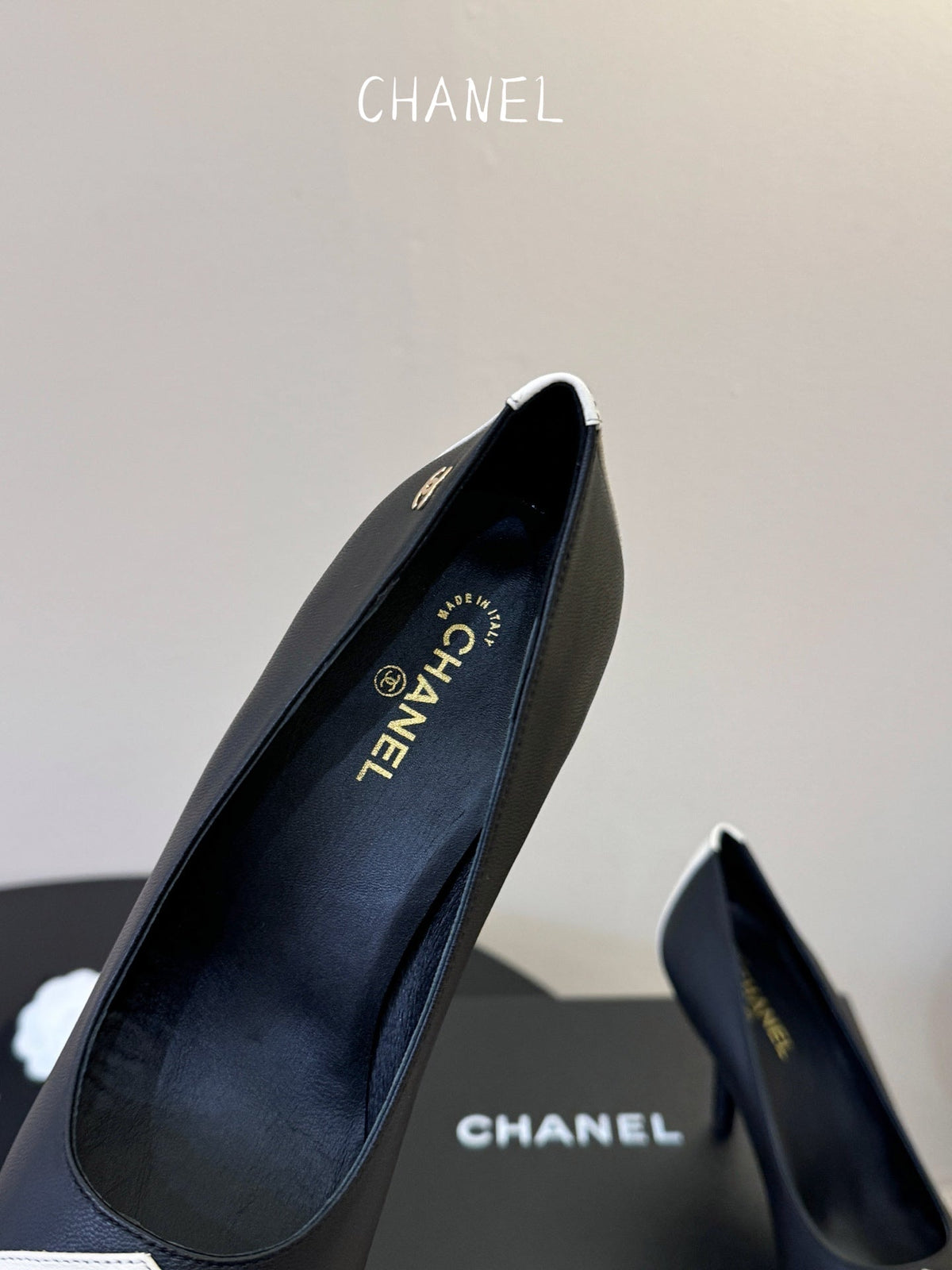 CC 26ss Pump Black White Lambskin 835695