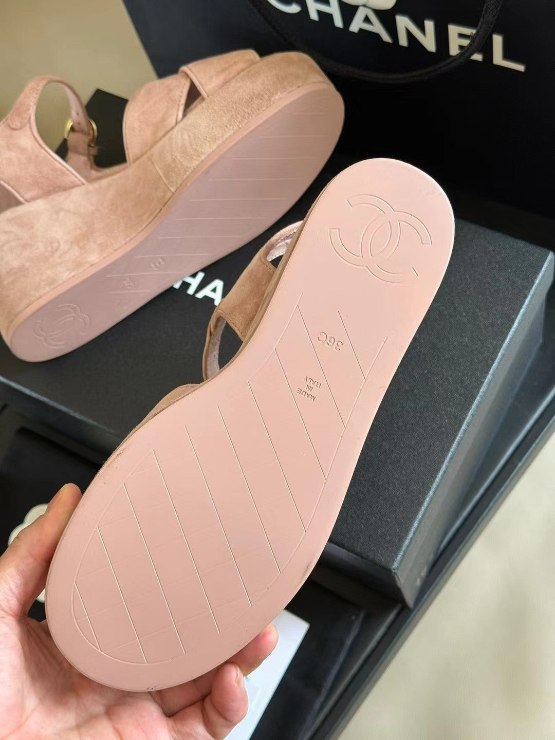 CC CLASSIC WEDGE SANDALS IN LIGHT PINK LAMBSKIN SUEDE