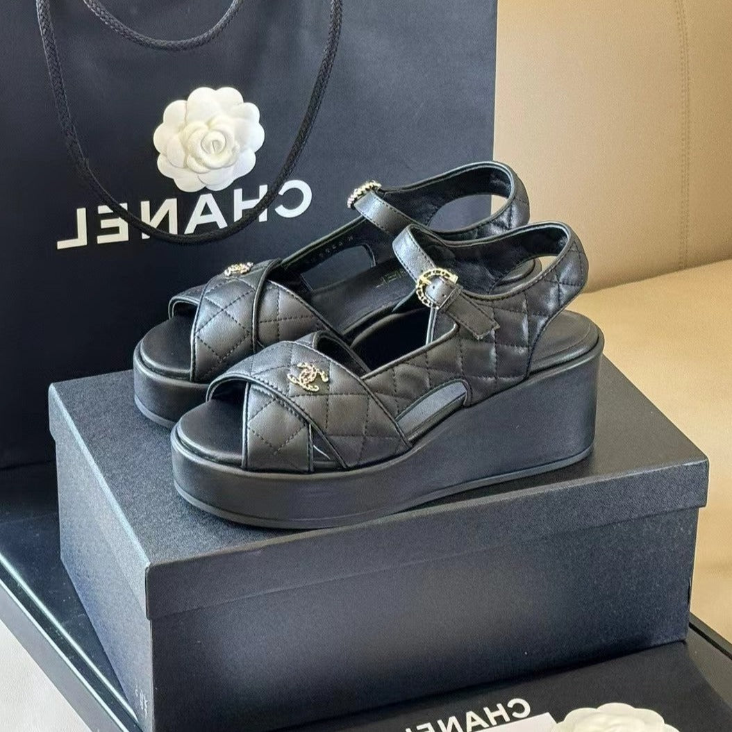 CC CLASSIC WEDGE SANDALS IN BLACK LAMBSKIN