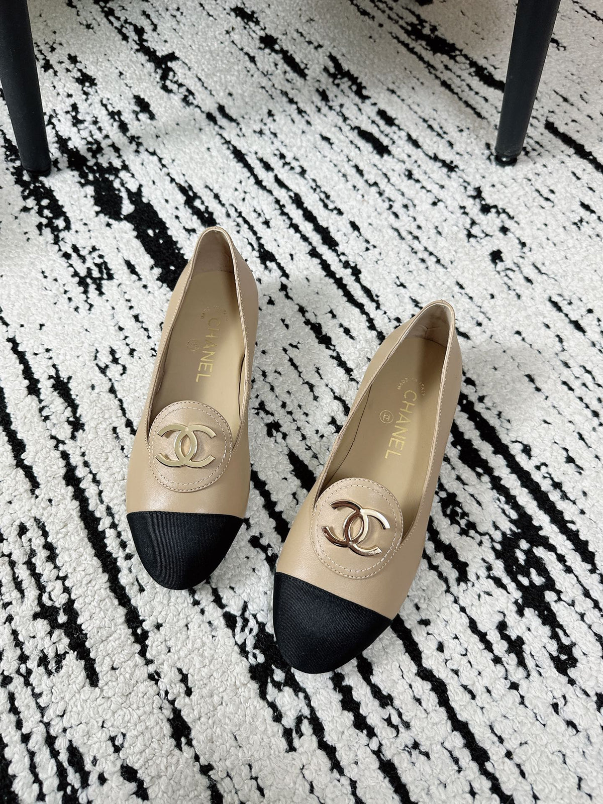CC SS 2026 Pre Moccasin Black Beige Calfskin 628298