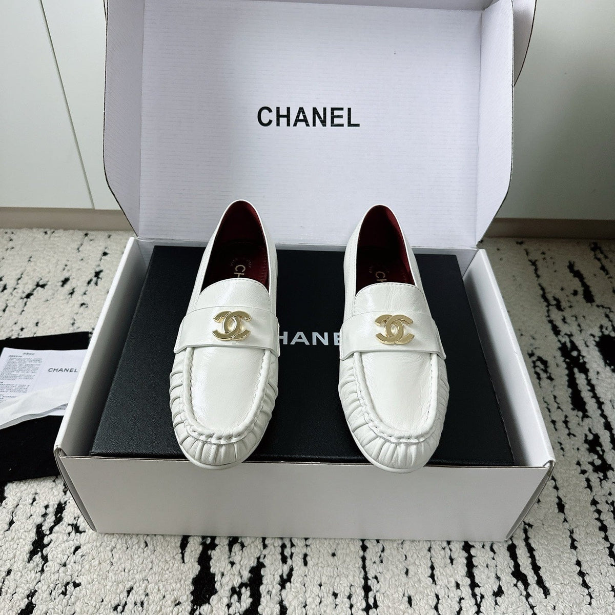 CC 26A Métiers d'art 2026 Loafer White Glossy Sheepskin 900702