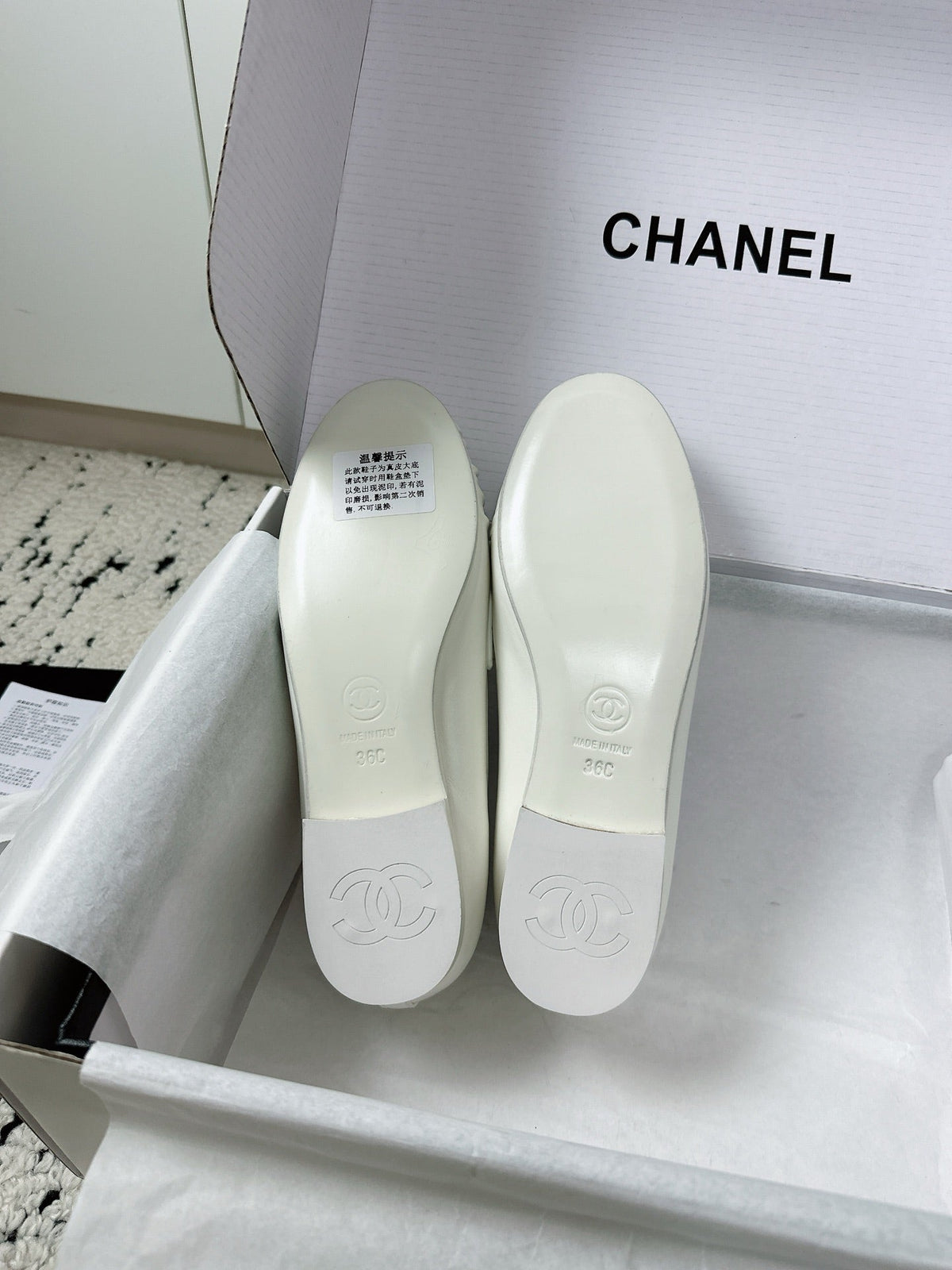 CC 26A Métiers d'art 2026 Loafer White Glossy Sheepskin 900702