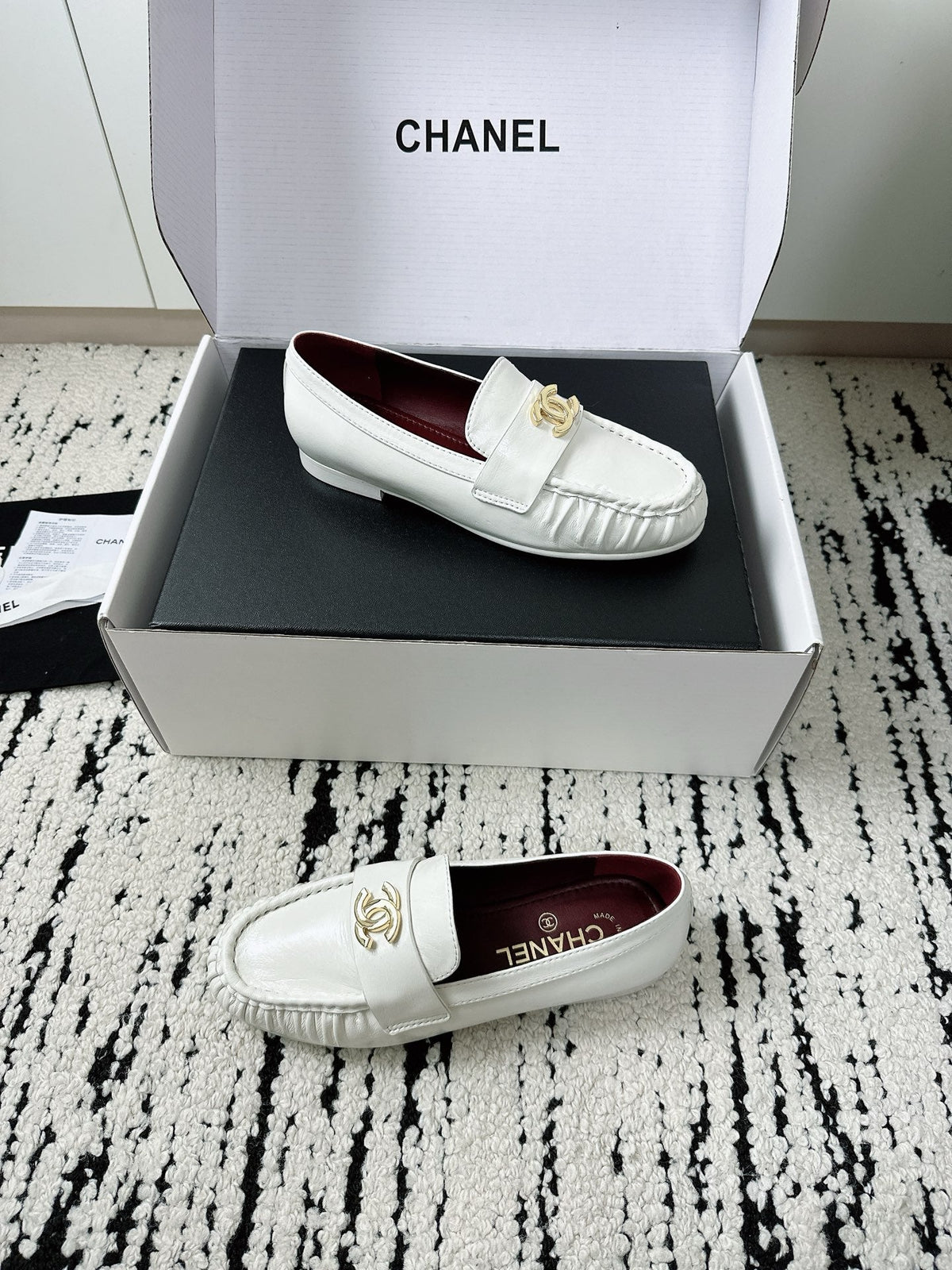 CC 26A Métiers d'art 2026 Loafer White Glossy Sheepskin 900702