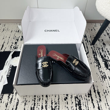 CC 26A Métiers d'art 2026 Mules Black Glossy Sheepskin 900756