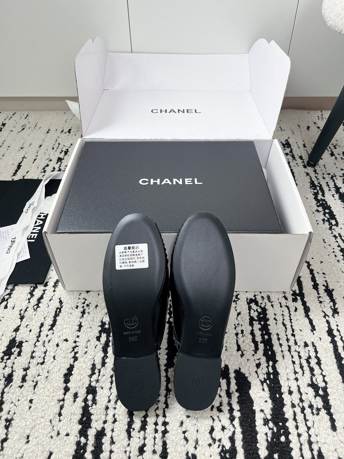 CC 26A Métiers d'art 2026 Mules Black Glossy Sheepskin 900756