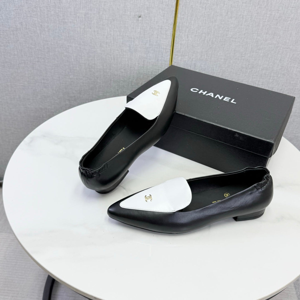 CC 26s Pointed Loafers Black White Sheepskin 972784