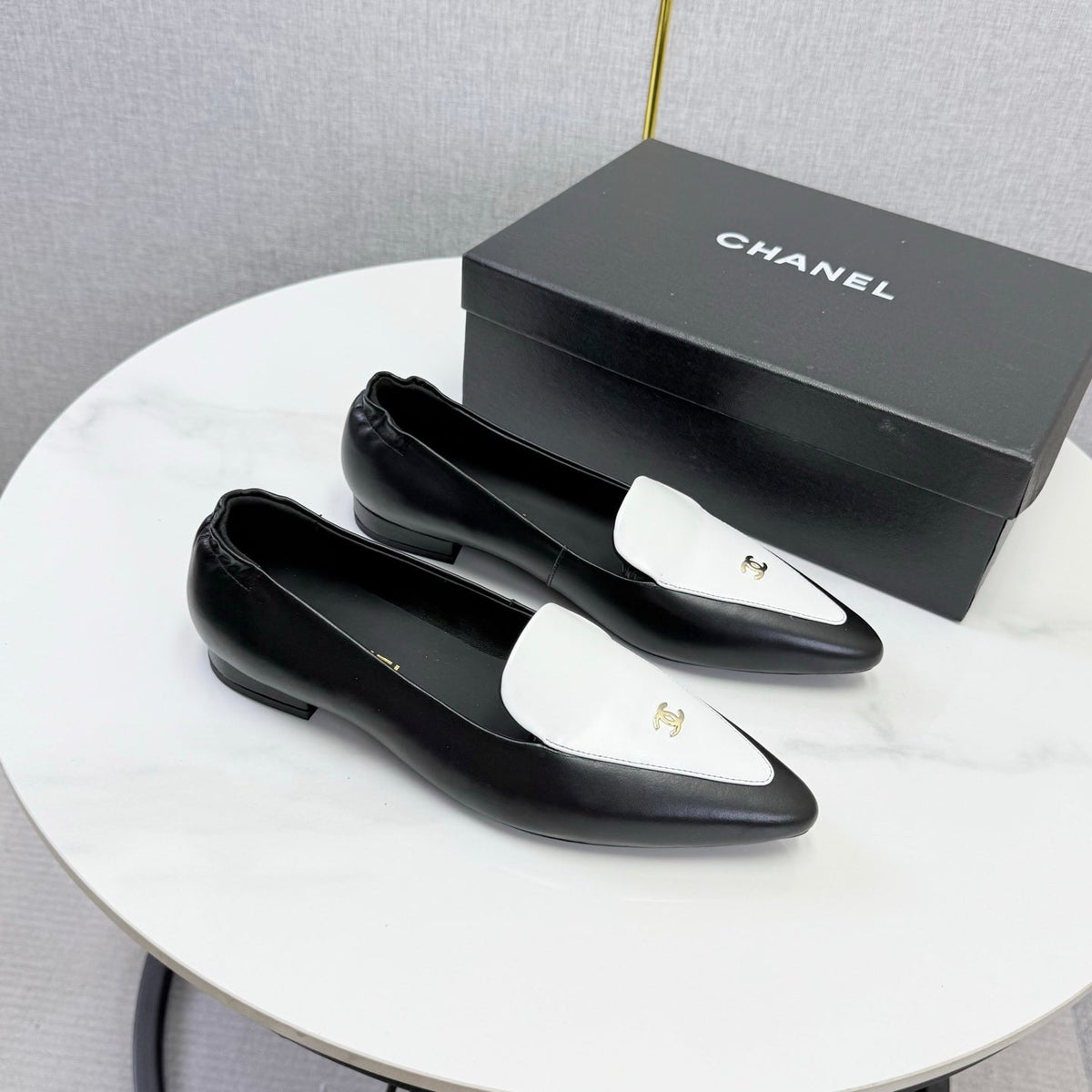 CC 26s Pointed Loafers Black White Sheepskin 972784