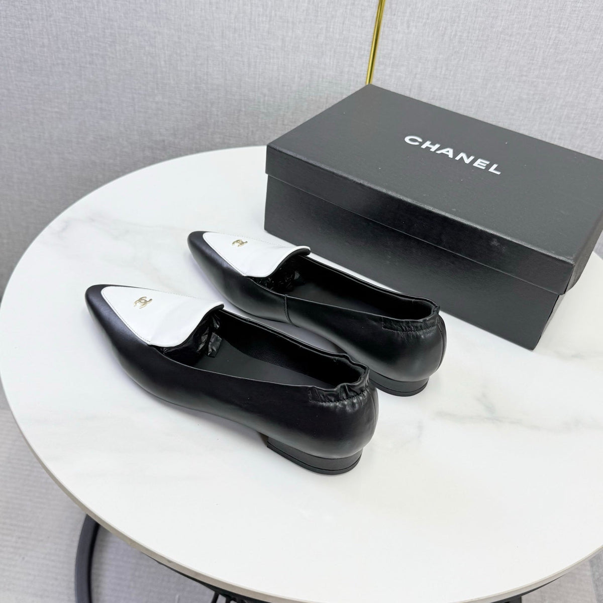 CC 26s Pointed Loafers Black White Sheepskin 972784