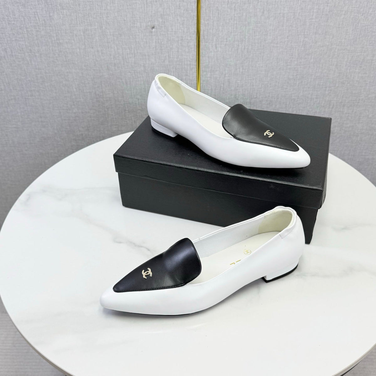 CC 26s Pointed Loafers Black White Sheepskin 972787