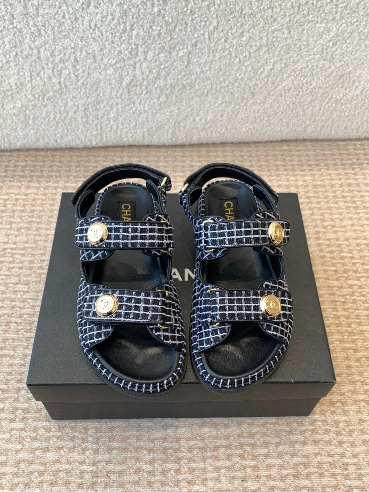 DAD SANDAL IN BLACK MIX WHITE DENIM FABRIC