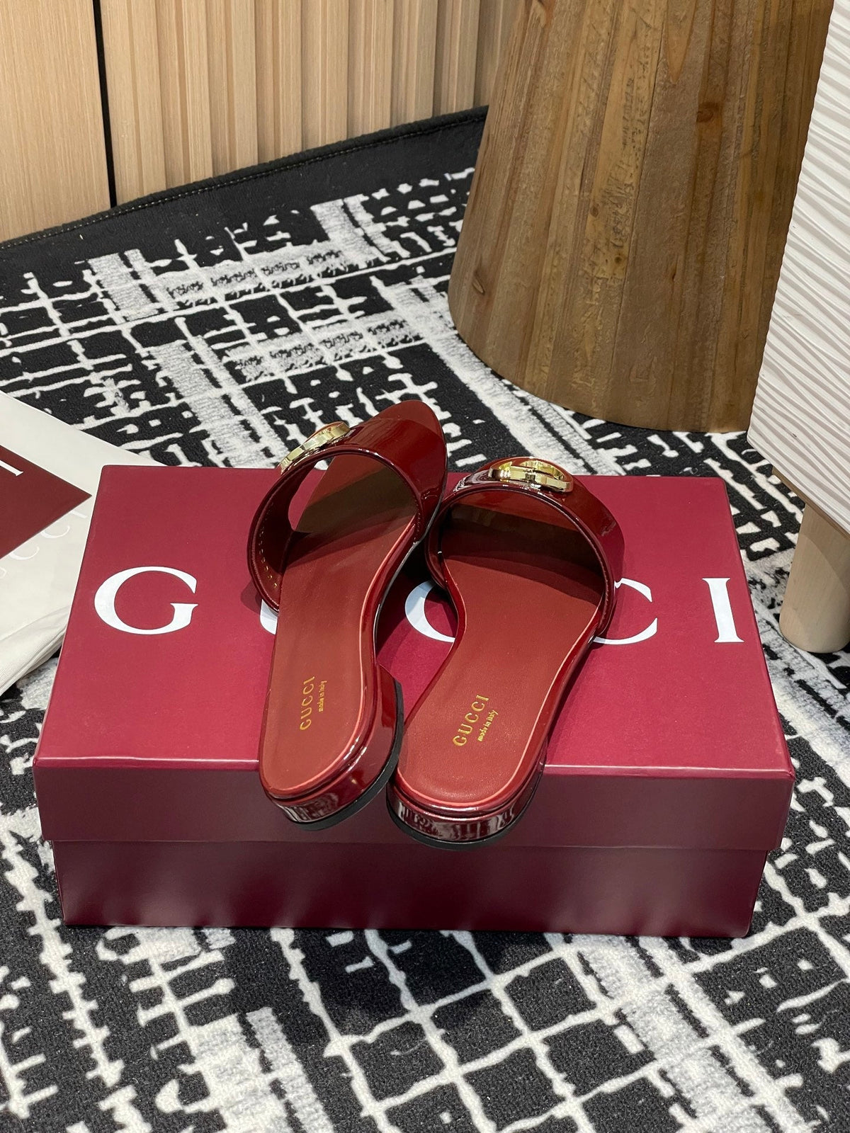 GC 25s flat sandals burgundy patent leather