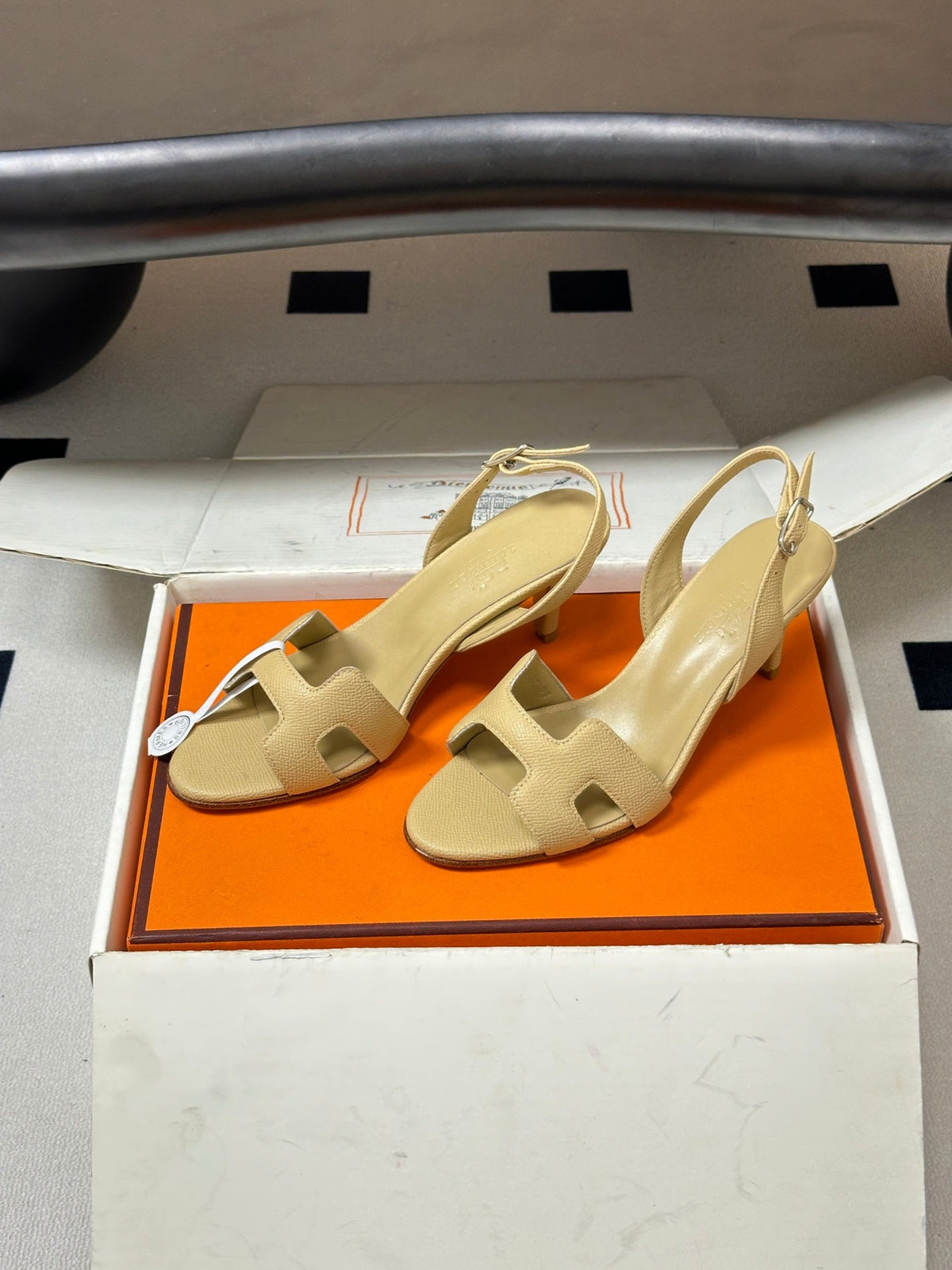 HM Holy Sandal Beige Cowhide 835005
