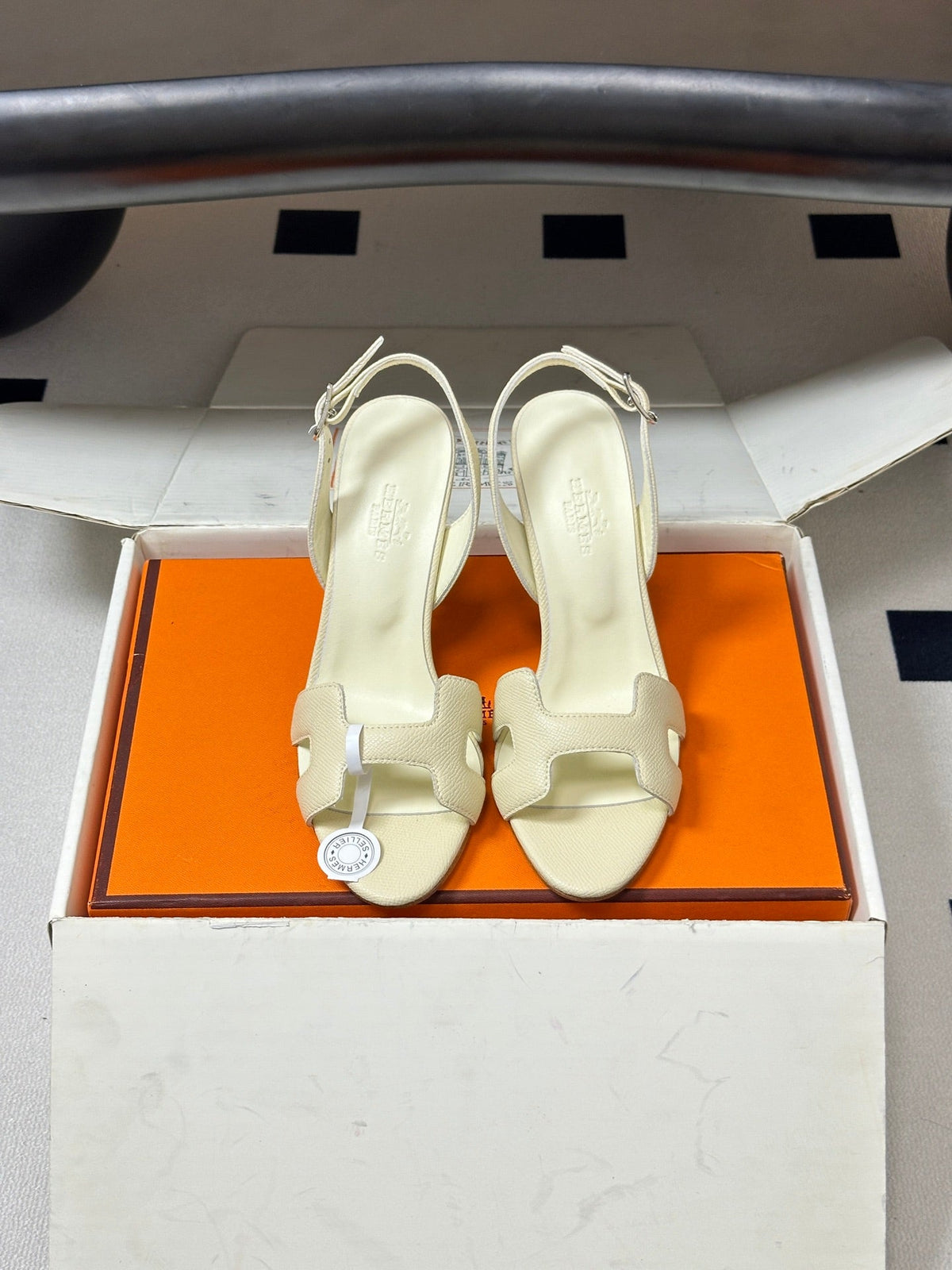 HM Holy Sandal Cream Cowhide 835007