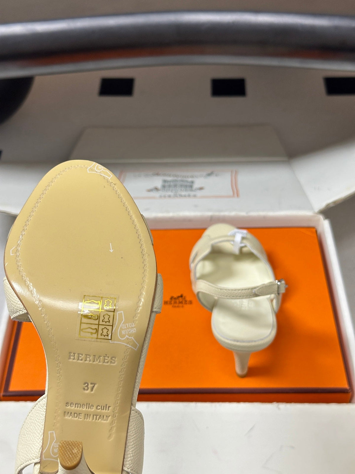 HM Holy Sandal Cream Cowhide 835007
