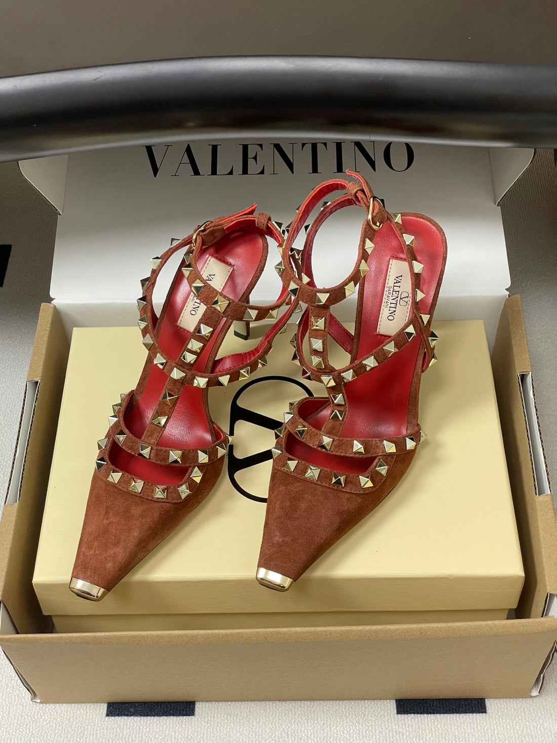 VT Rockstud Kidskin Pump 100mm Red Suede 835106