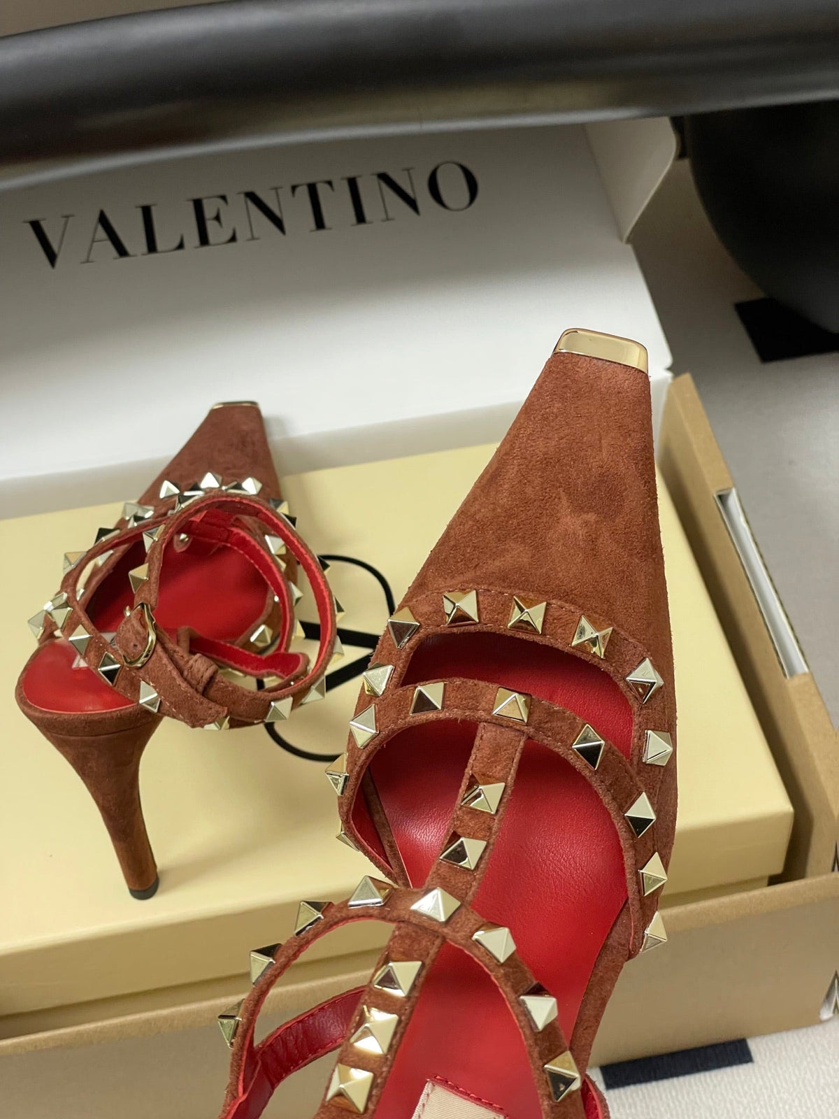 VT Rockstud Kidskin Pump 100mm Red Suede 835106