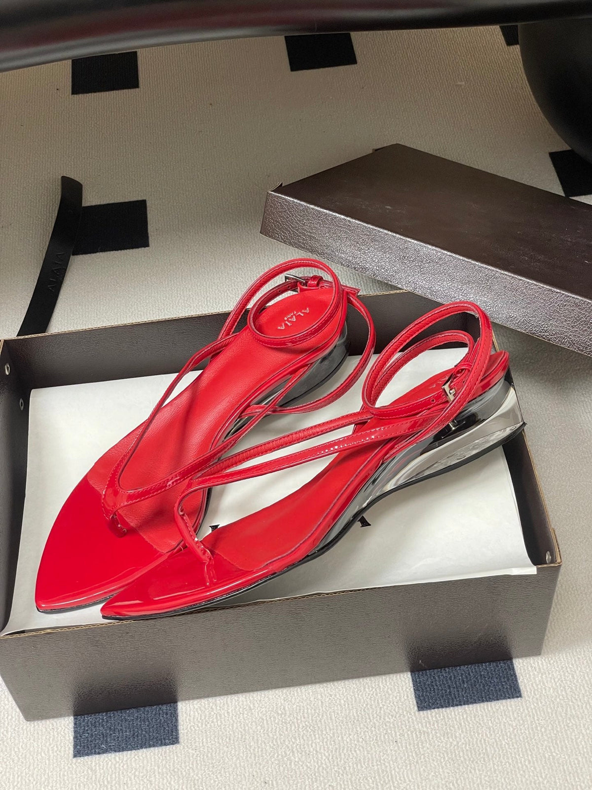 Alaia Invisible Thong Sandals 3cm Red Patent Leather 835287