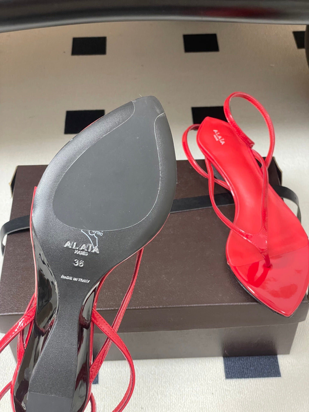 Alaia Invisible Thong Sandals 3cm Red Patent Leather 835287