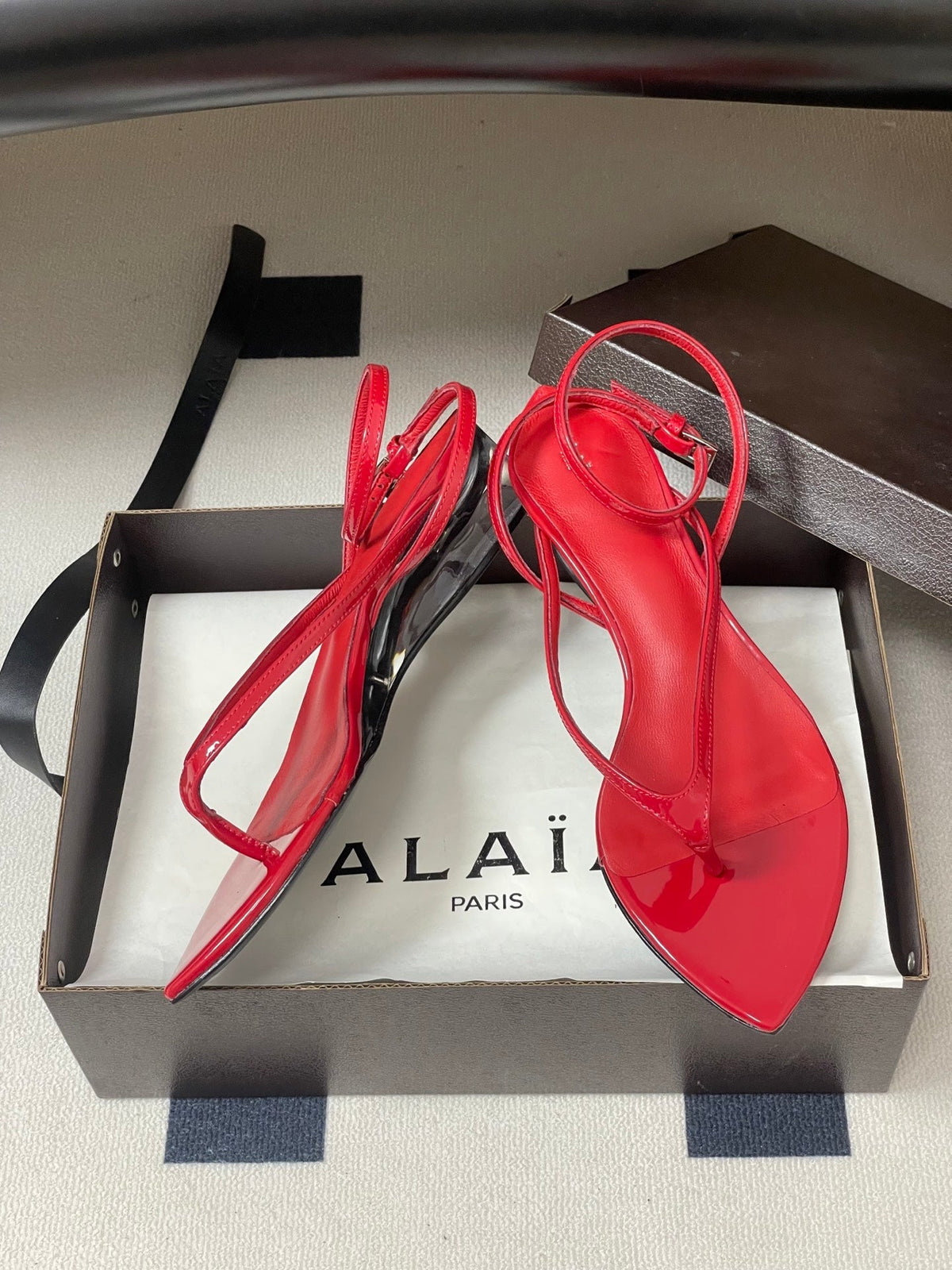 Alaia Invisible Thong Sandals 3cm Red Patent Leather 835287
