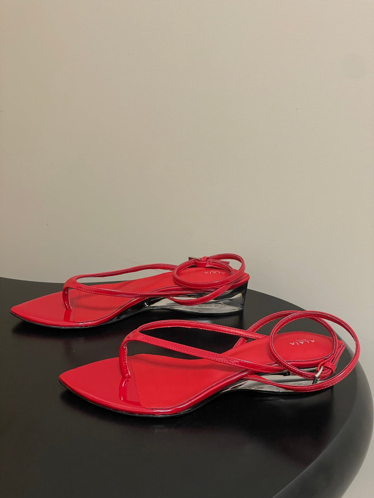 Alaia Invisible Thong Sandals 3cm Red Patent Leather 835287