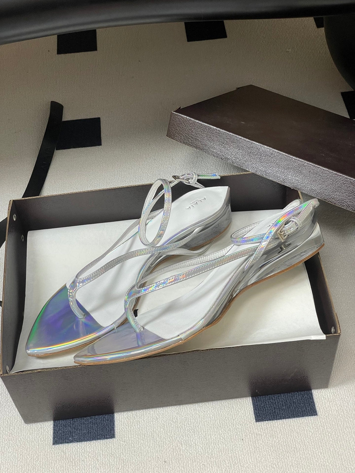 Alaia Invisible Thong Sandals 3cm Sliver Patent Leather 835285