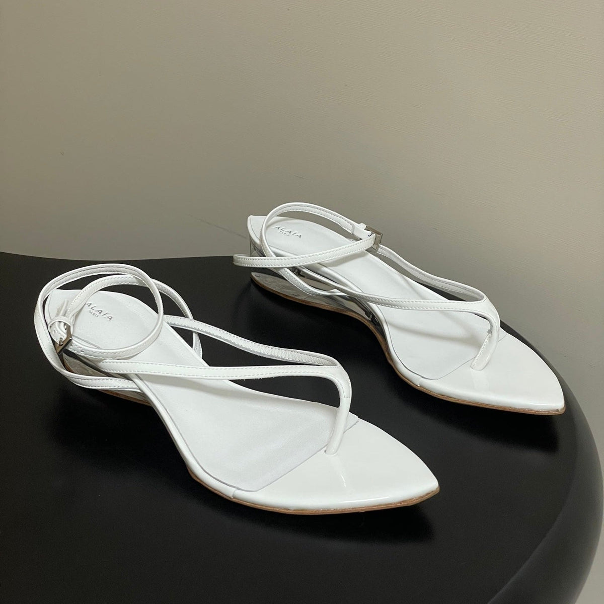 Alaia Invisible Thong Sandals 3cm White Patent Leather 835286