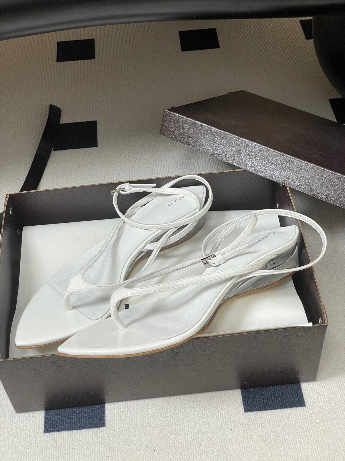 Alaia Invisible Thong Sandals 3cm White Patent Leather 835286