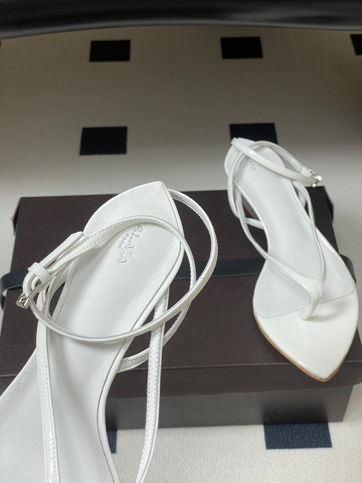 Alaia Invisible Thong Sandals 3cm White Patent Leather 835286