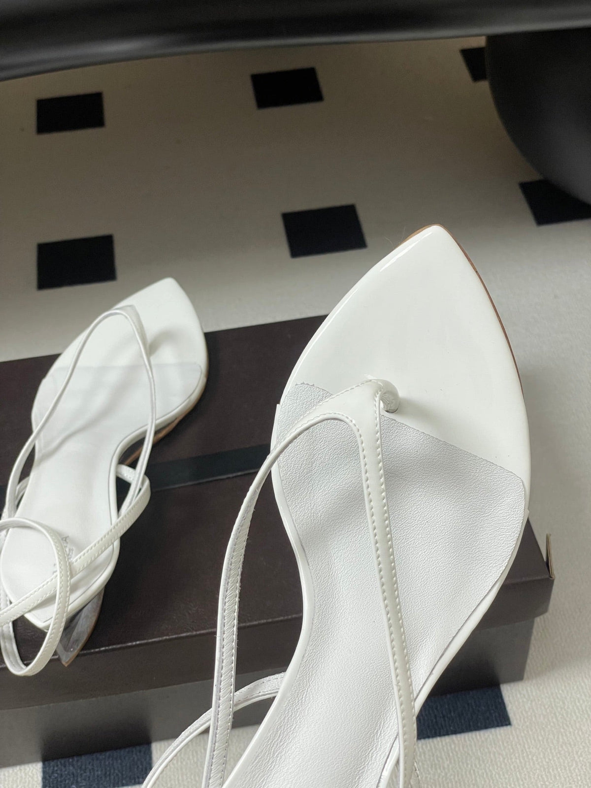 Alaia Invisible Thong Sandals 3cm White Patent Leather 835286