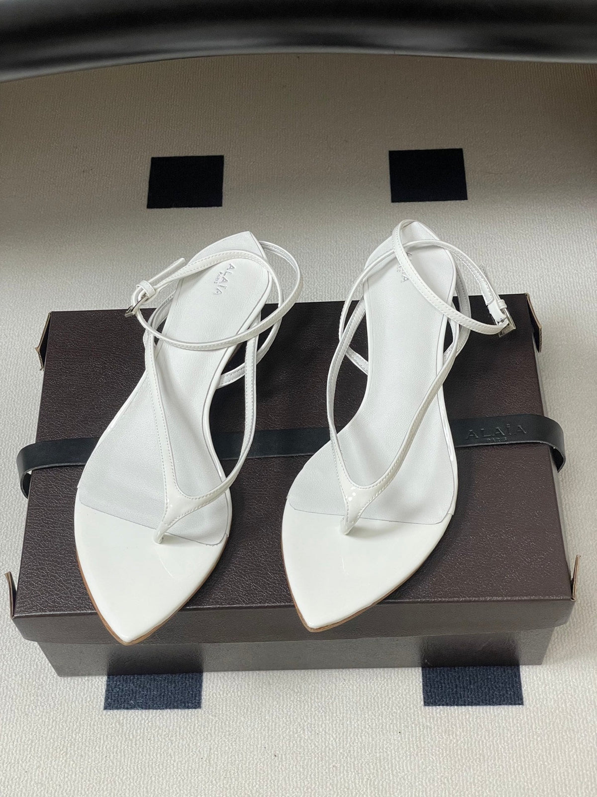 Alaia Invisible Thong Sandals 3cm White Patent Leather 835286