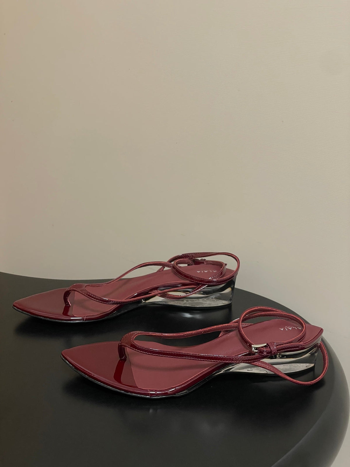 Alaia Invisible Thong Sandals 3cm Burgundy Patent Leather 835290
