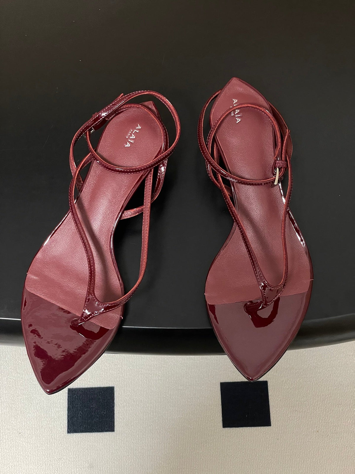 Alaia Invisible Thong Sandals 3cm Burgundy Patent Leather 835290
