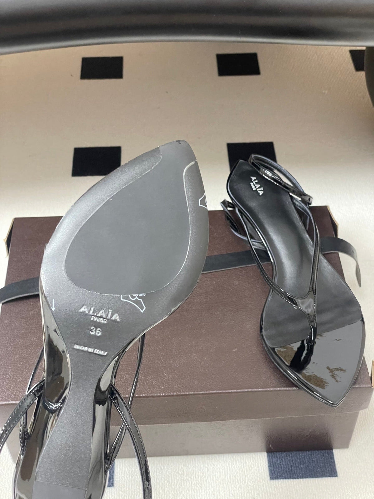 Alaia Invisible Thong Sandals 3cm Black Patent Leather 835291