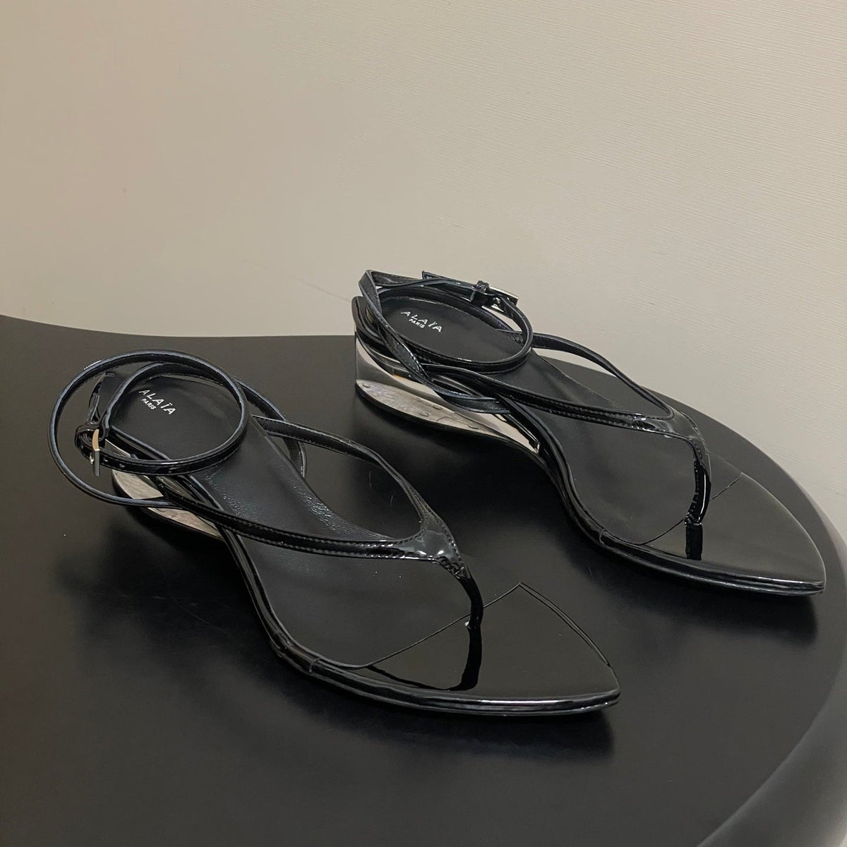 Alaia Invisible Thong Sandals 3cm Black Patent Leather 835291