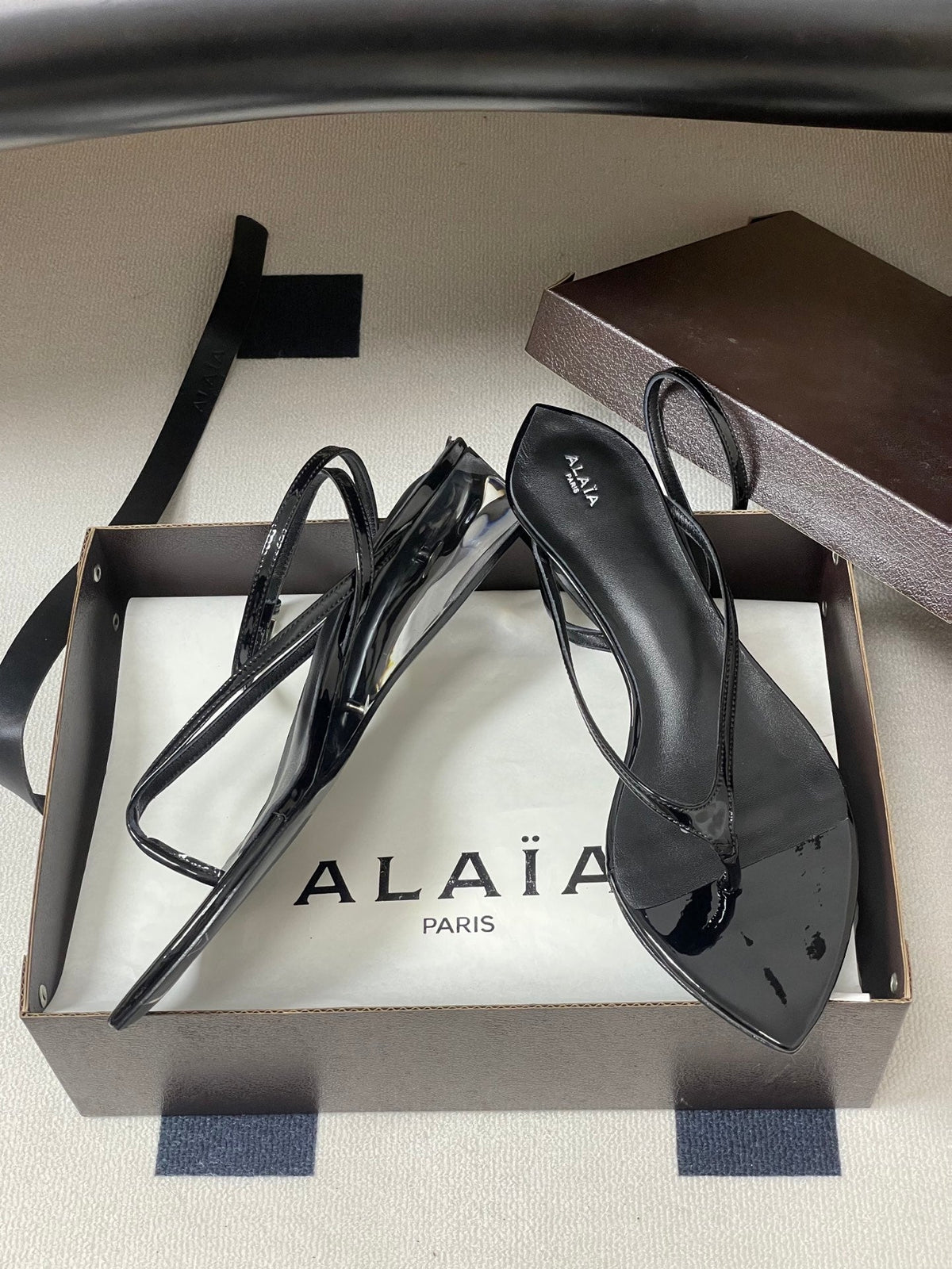 Alaia Invisible Thong Sandals 3cm Black Patent Leather 835291