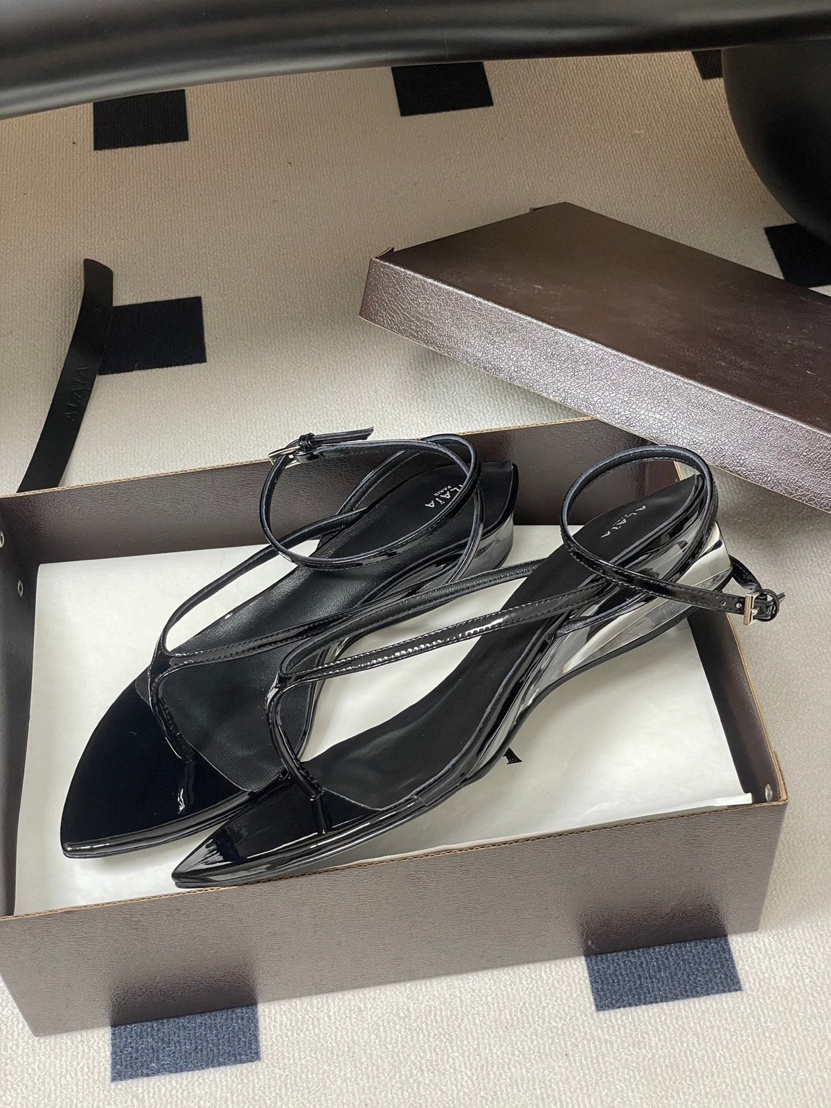 Alaia Invisible Thong Sandals 3cm Black Patent Leather 835291