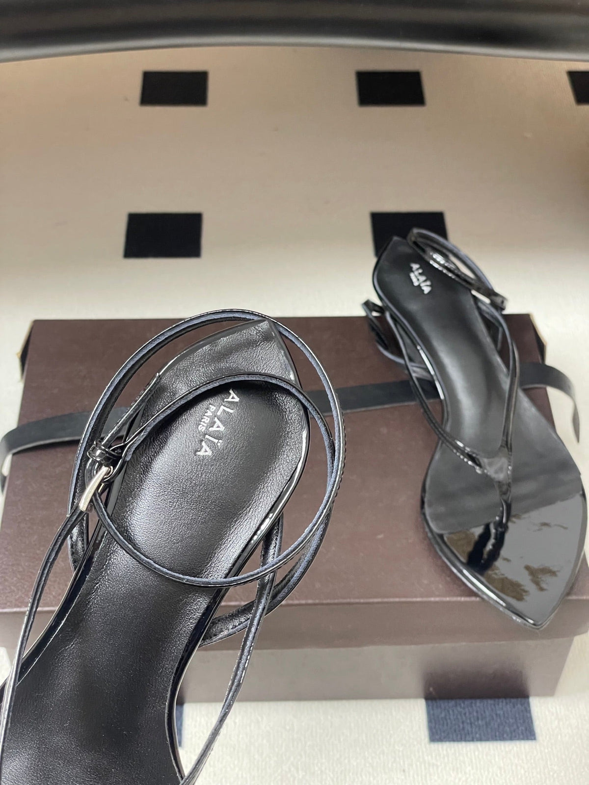 Alaia Invisible Thong Sandals 3cm Black Patent Leather 835291