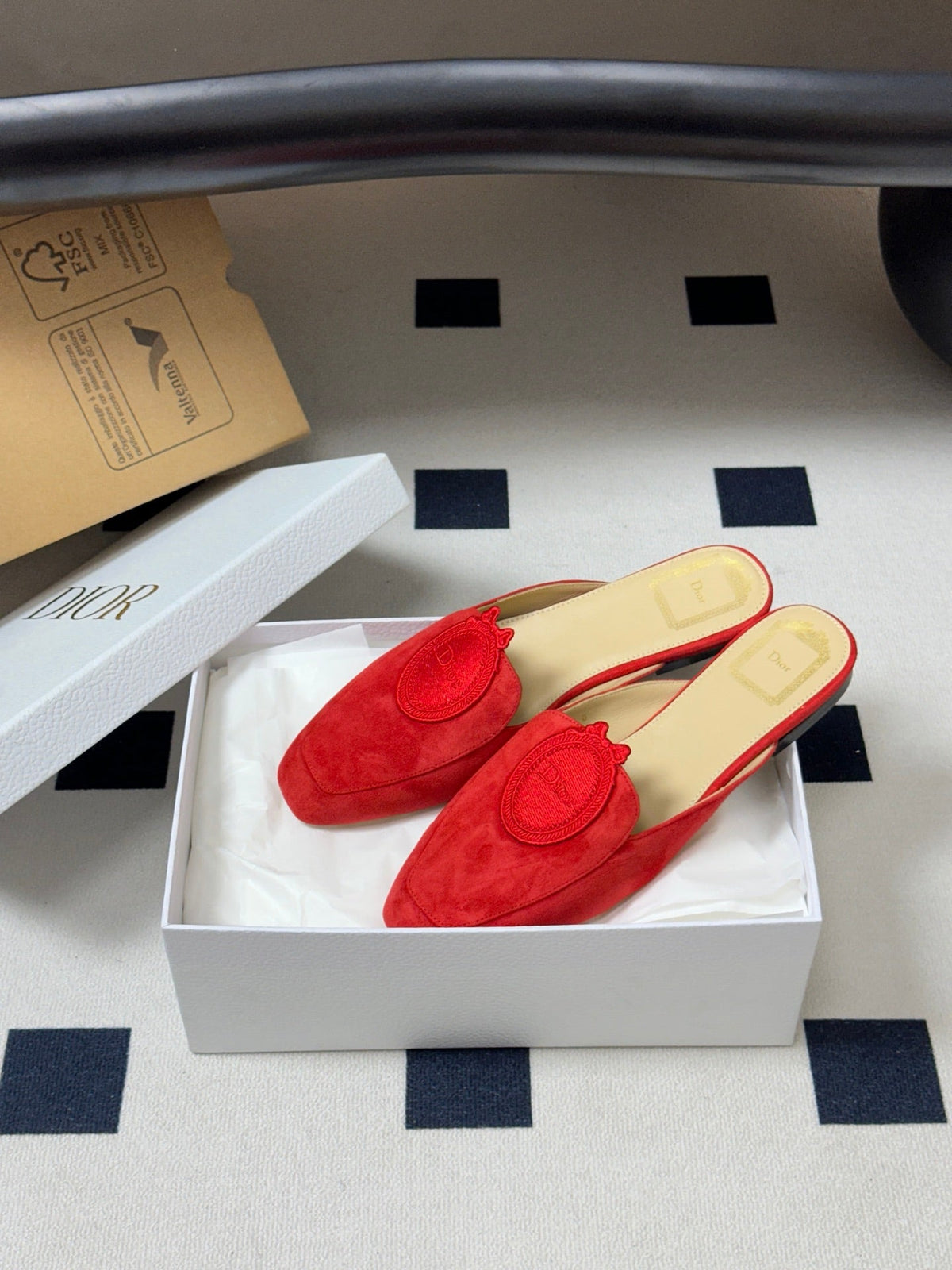 CD Médaillon Mule Red Suede 834912