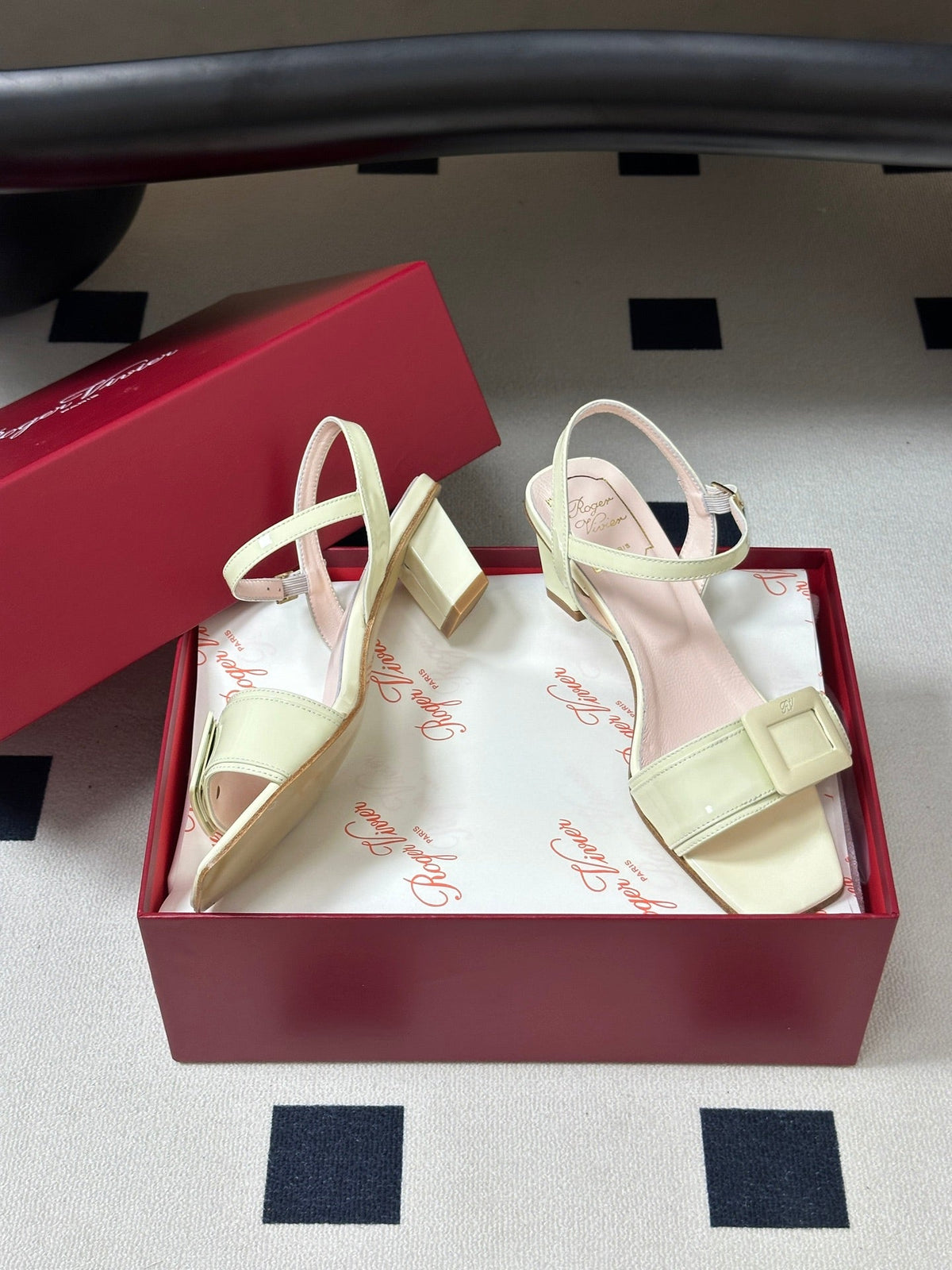 Roger Vivier Belle Vivier Sandals Cream Patent Leather 835127