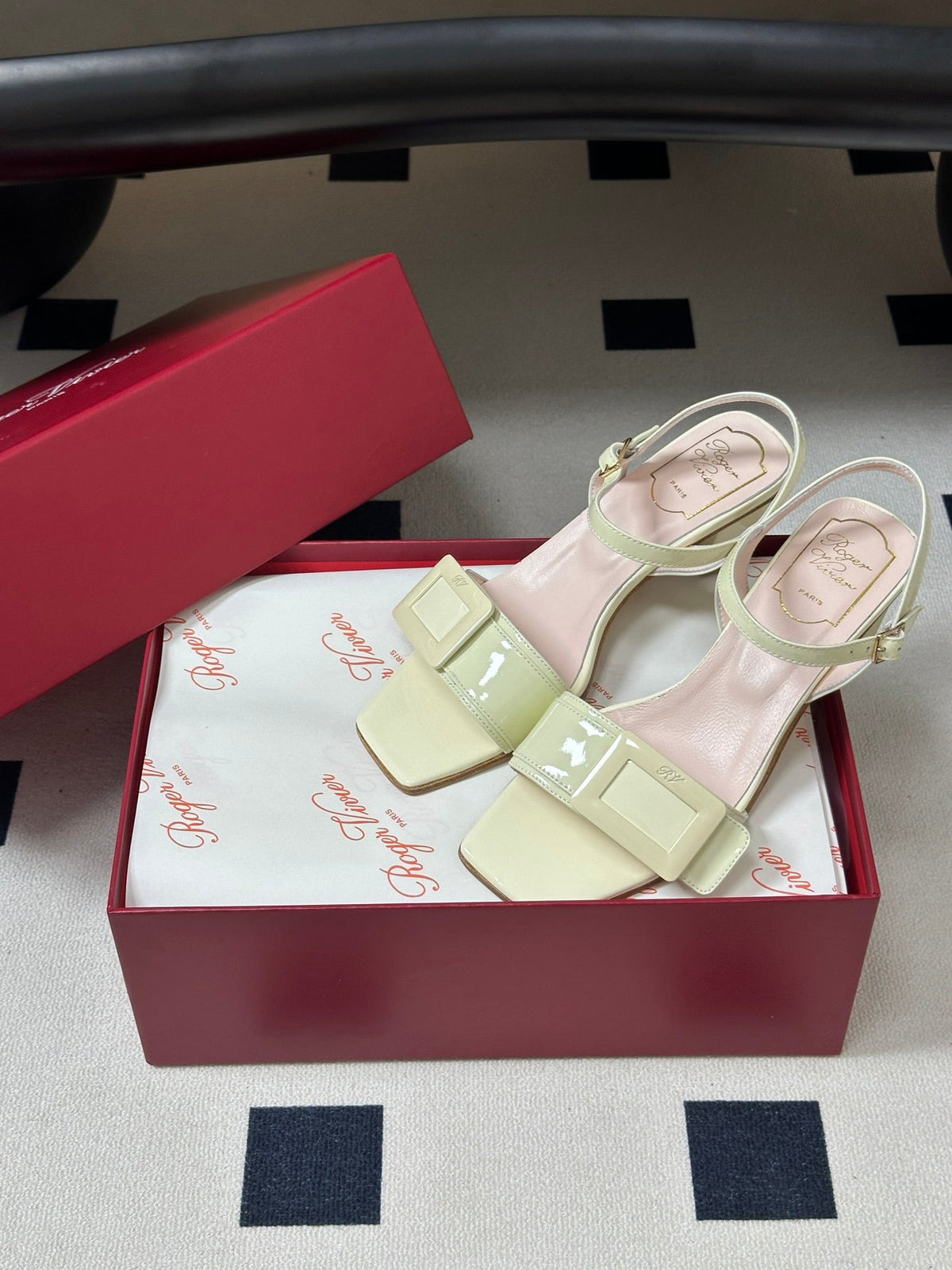 Roger Vivier Belle Vivier Sandals Cream Patent Leather 835127