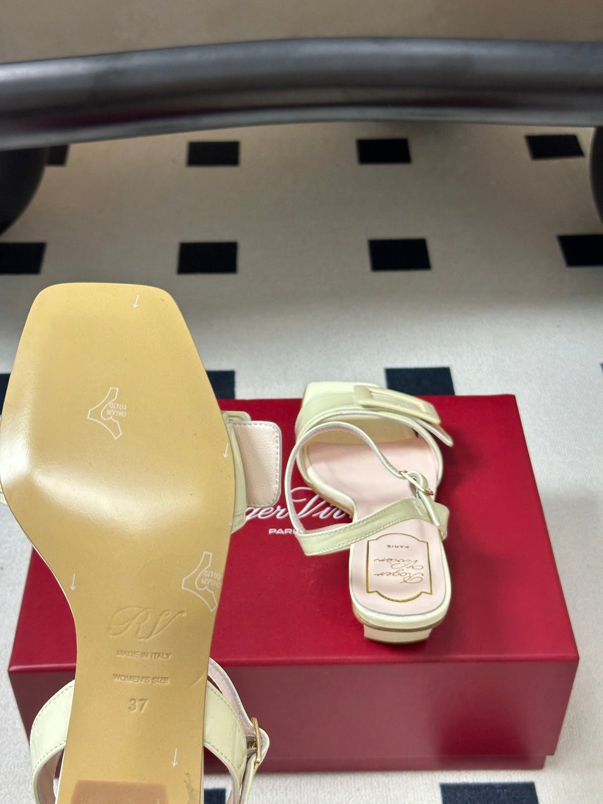 Roger Vivier Belle Vivier Sandals Cream Patent Leather 835127