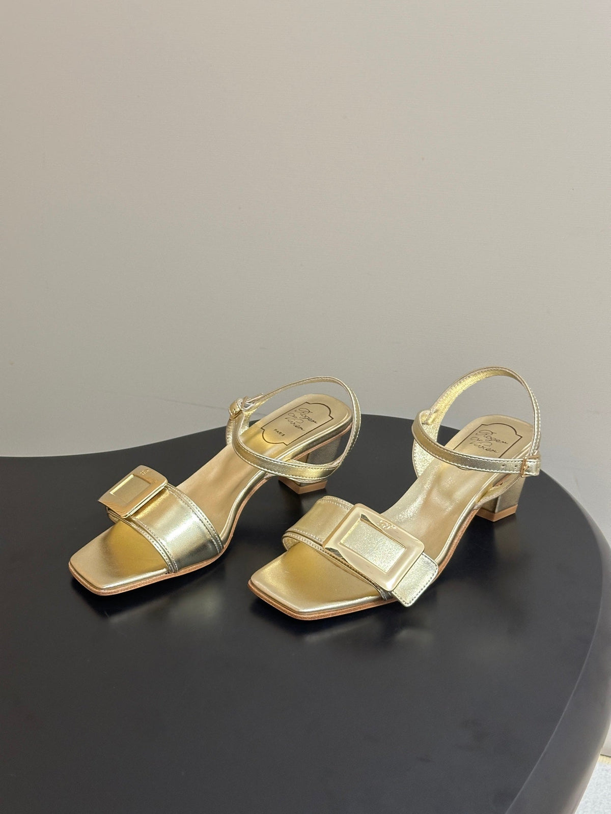 Roger Vivier Belle Vivier Sandals Gold Patent Leather 835128