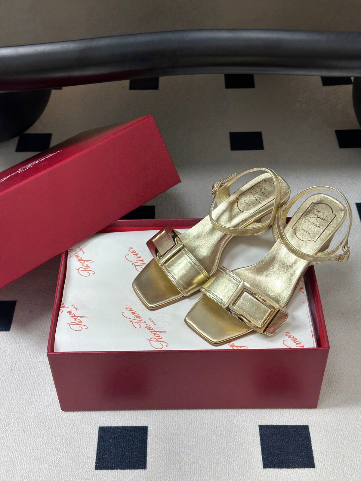 Roger Vivier Belle Vivier Sandals Gold Patent Leather 835128