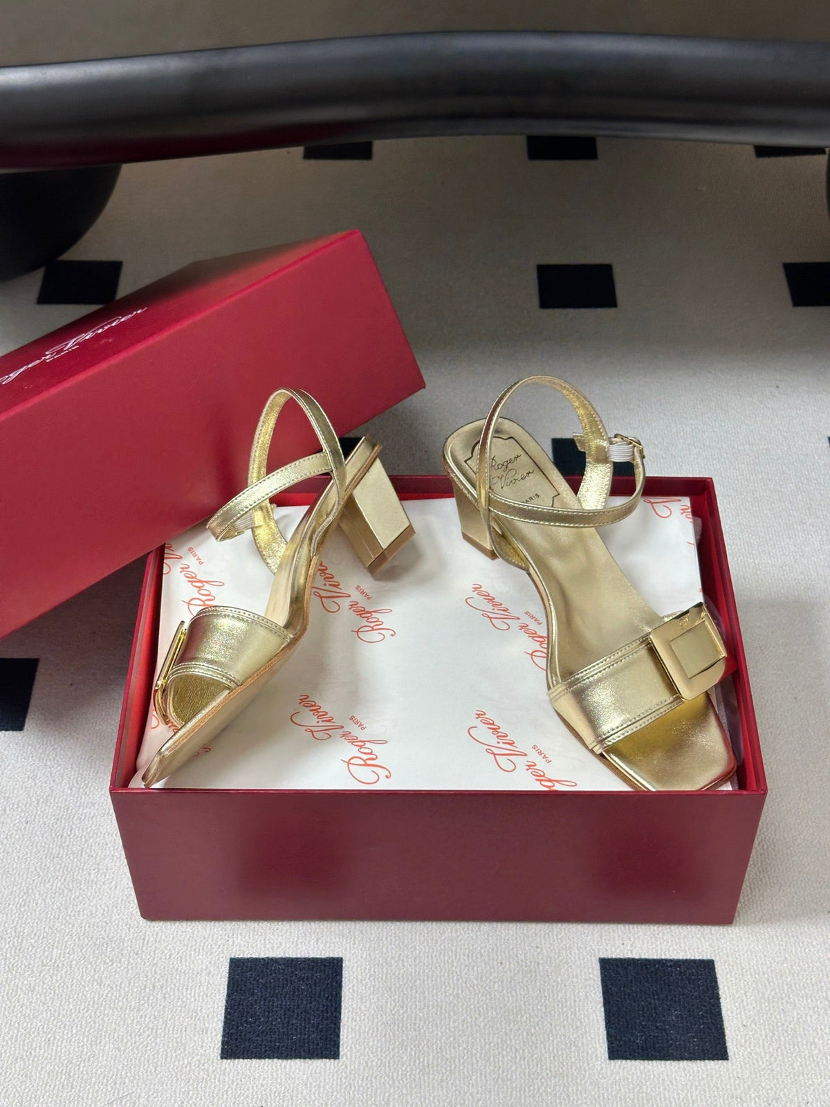 Roger Vivier Belle Vivier Sandals Gold Patent Leather 835128