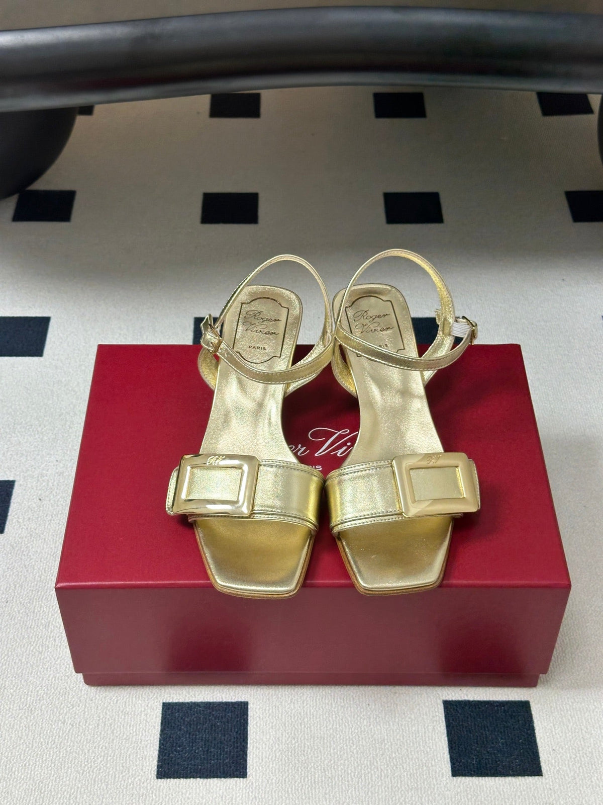 Roger Vivier Belle Vivier Sandals Gold Patent Leather 835128