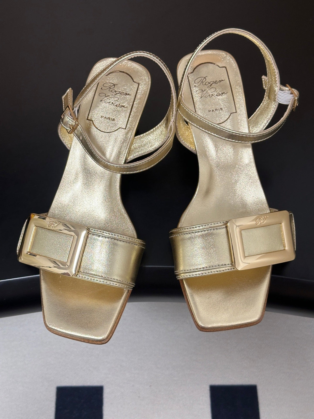 Roger Vivier Belle Vivier Sandals Gold Patent Leather 835128