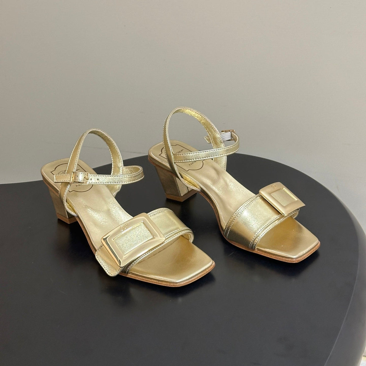 Roger Vivier Belle Vivier Sandals Gold Patent Leather 835128