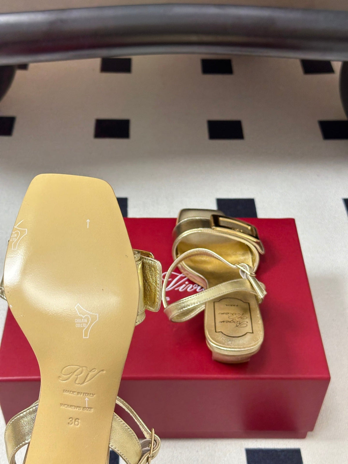 Roger Vivier Belle Vivier Sandals Gold Patent Leather 835128