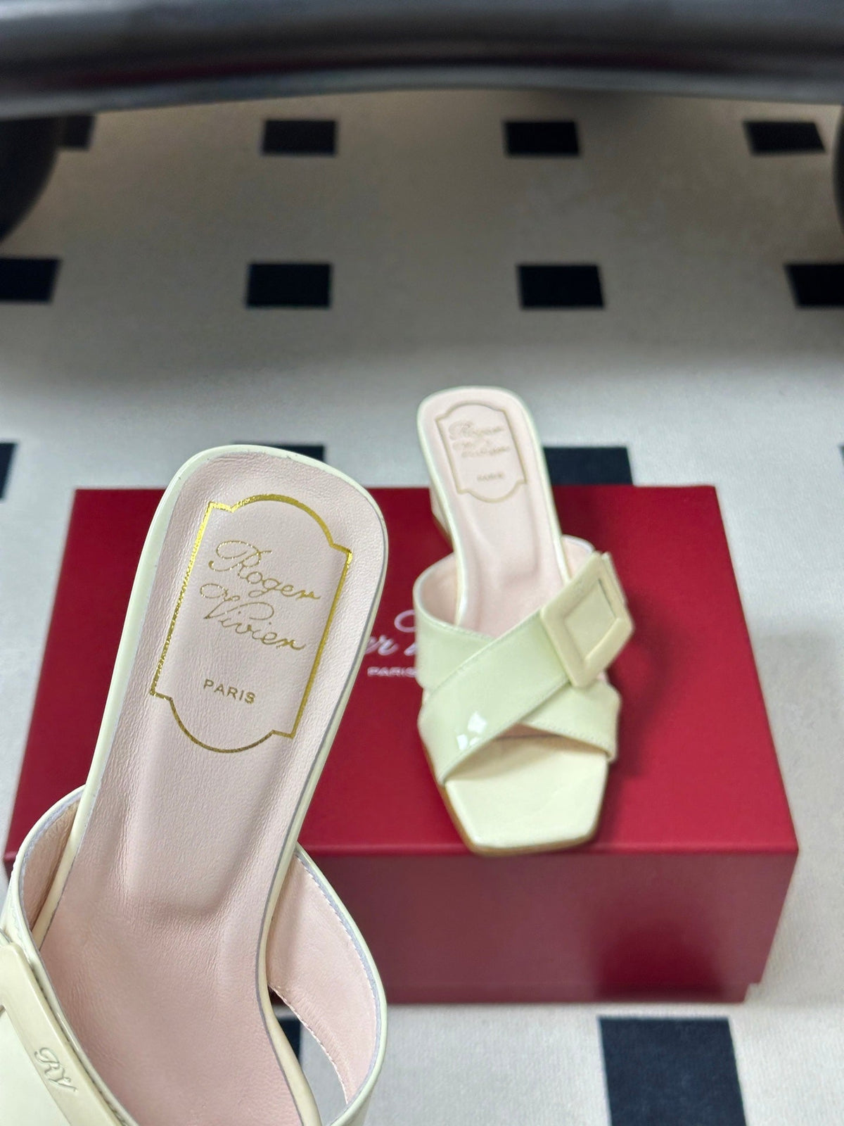 Belle Vivier Mules Cream Patent Leather 835130