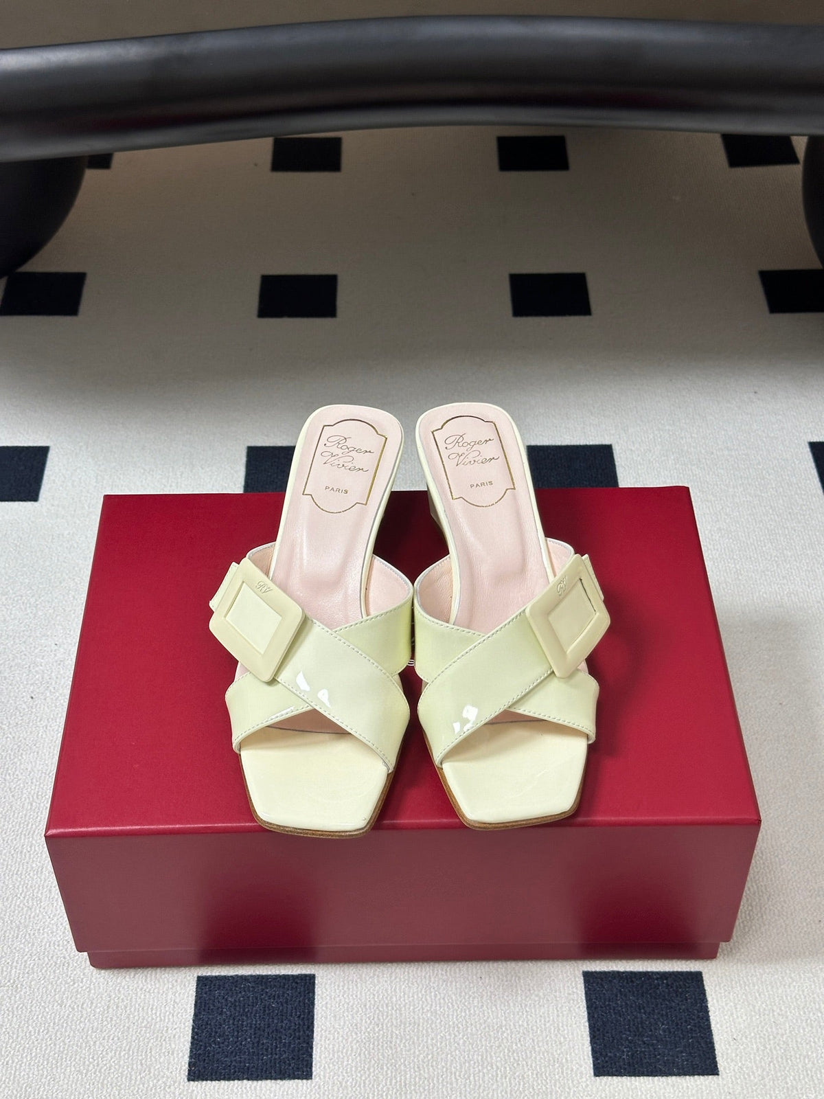 Belle Vivier Mules Cream Patent Leather 835130